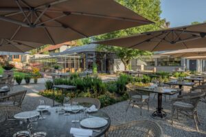 Terrasse du Bistrot Léon Près d'Aix-les-Bains